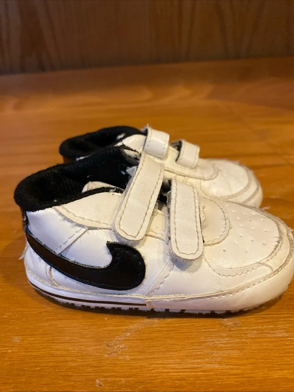 Nike Baby Shoes Size 2 Soft Bottom White Black Straps